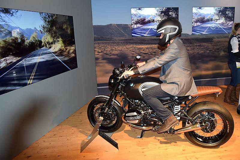 BMW Zukunftshelm mit Head Up Display
