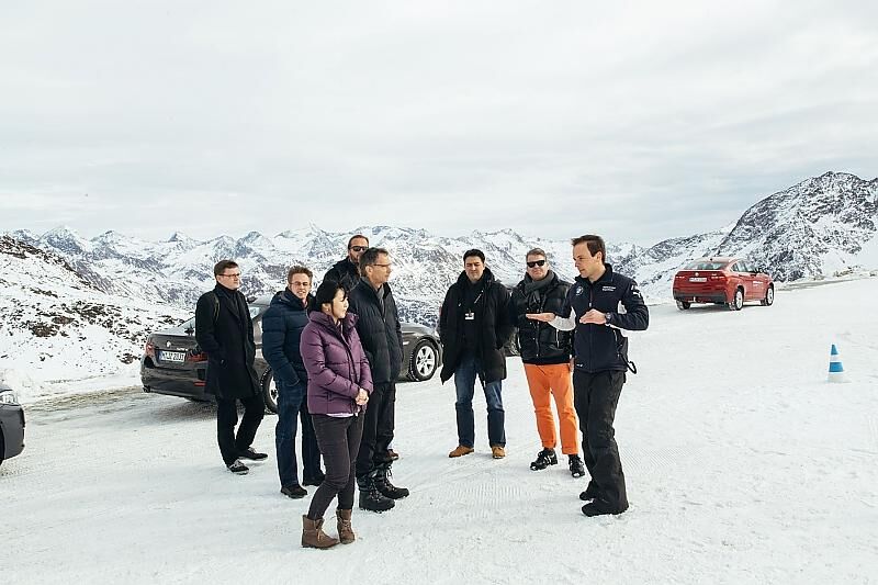 Theorie gehört zum BMW Winter-Fahrertraining