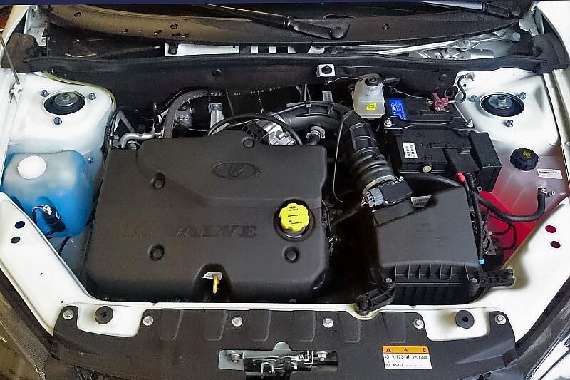 Der 1,6 Liter große Vierzylinder-Benzinmotor des Lada Kalina Cross.