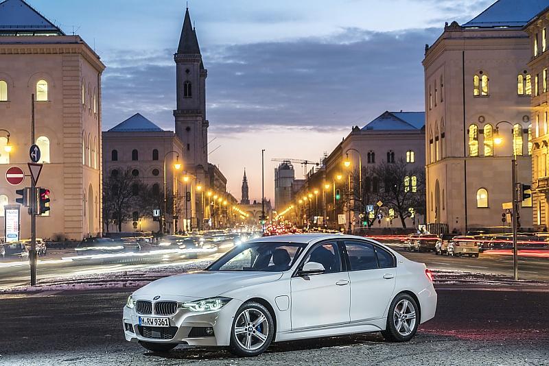 BMW 330e - startet bei knapp über 40.000 Euro