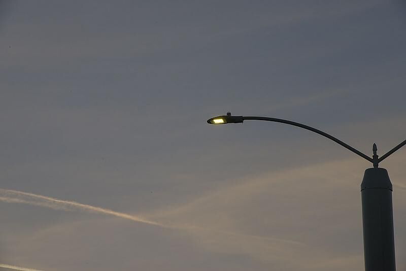 Eine Hightech-Straßenlaterne im Einsatz