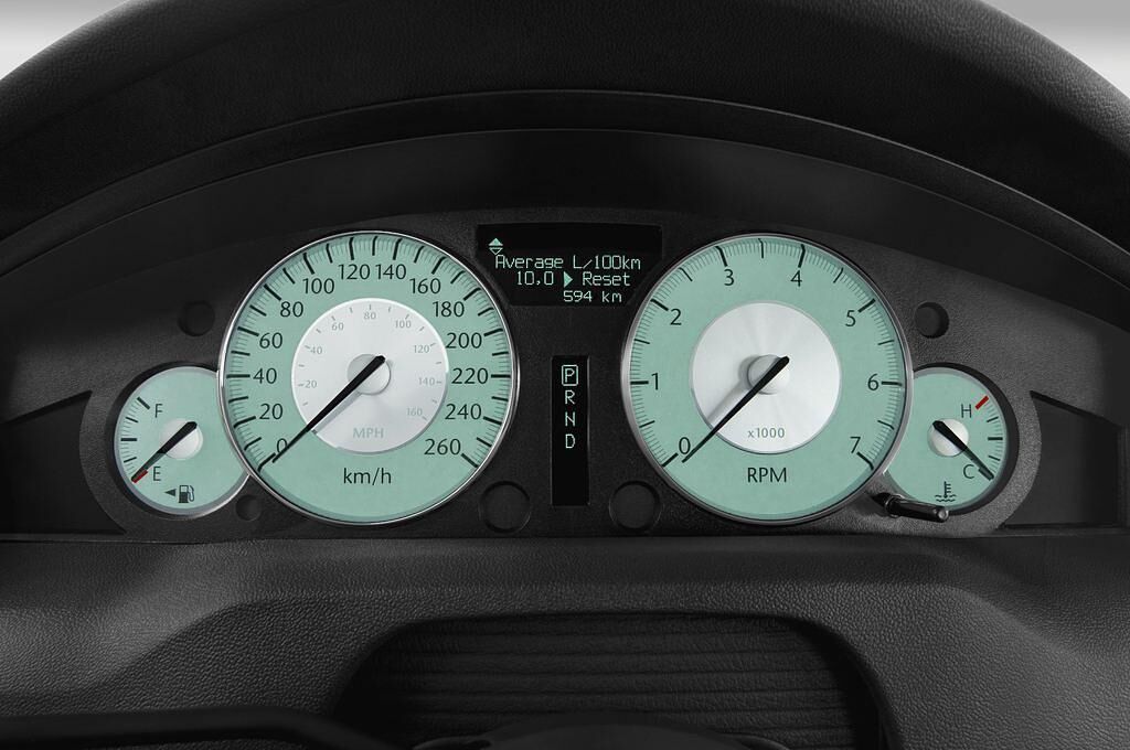 Chrysler 300 (Baujahr 2010) - 5 Türen Tacho und Fahrerinstrumente