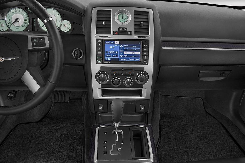 Chrysler 300 (Baujahr 2010) - 5 Türen Mittelkonsole