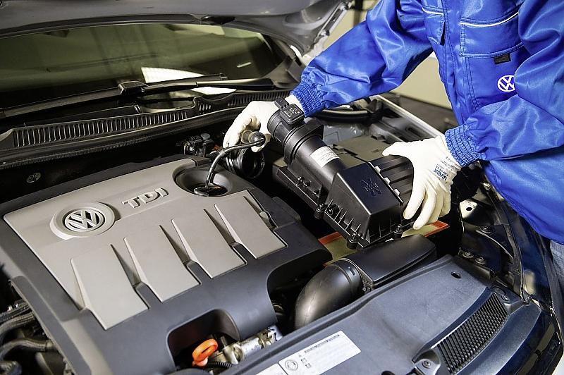 So geht der Einbau des Strömungsgleichrichters beim 1.6 TDI Motor (EA 189) von statten