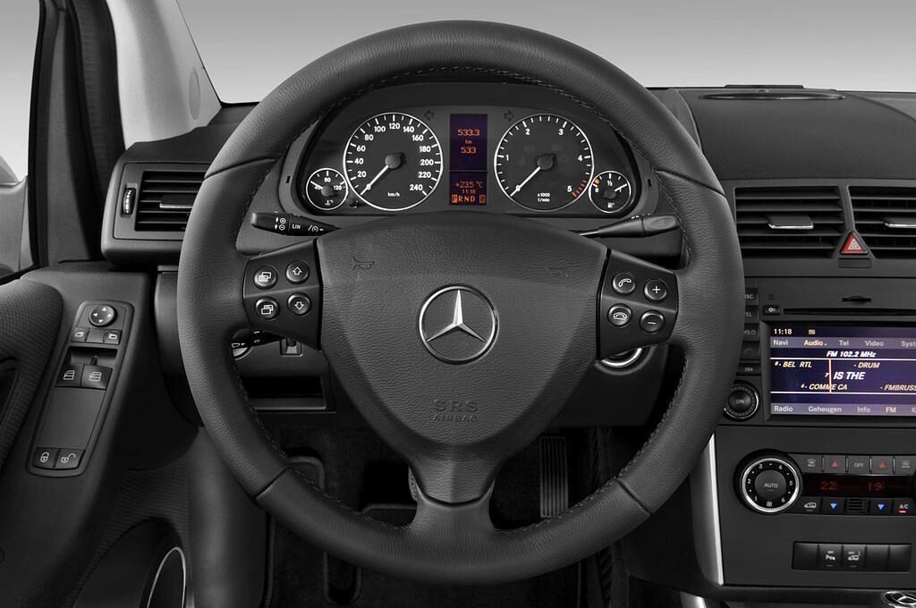 Mercedes A-Class (Baujahr 2011) Avantgarde 5 Türen Lenkrad