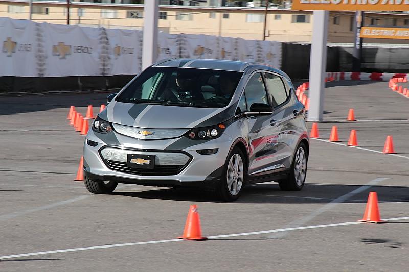 Chevrolet Bolt EV in flotter Fahrt
