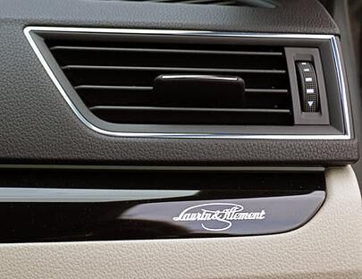 Edel wird's im Innenraum: Die Skoda Gründerväter Laurin und Element geben Ihren Namen nicht nur für überall angebrachte Schriftzüge. Optik und Haptik sind an keiner Stelle zu kritisieren.