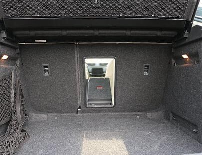 Wahnsinn von Hinten: Schon die Limousine besitzt ein Kofferraumvolumen von 625 Litern. 