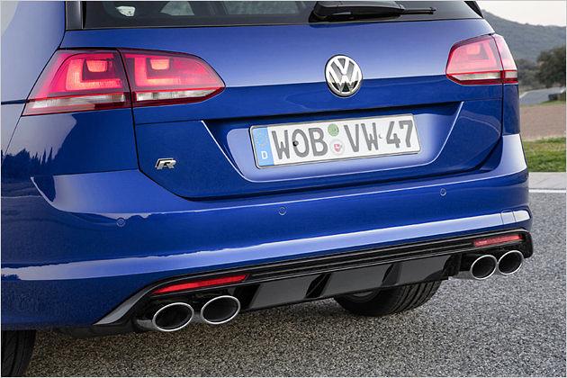 Die vierflutige Auspuffanlage mag übertrieben wirken, bringt aber einen schönen Sound mit