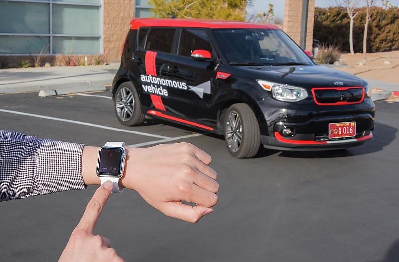 Das Valet-Parken wird mit der Smartwatch initiiert