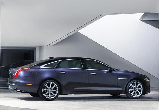 JAGUAR-XJ-3-0-V6-Kompressor-AWD--2015-