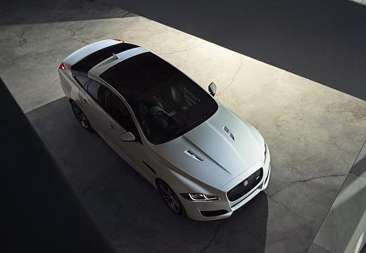 JAGUAR-XJ-3-0-V6-Kompressor-AWD--2015-