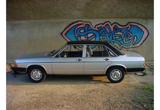 Audi 100 Limousine (1976–1982)