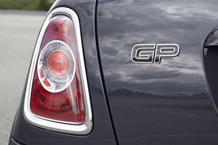 Das GP-Logo prangt auf der linken Seite.