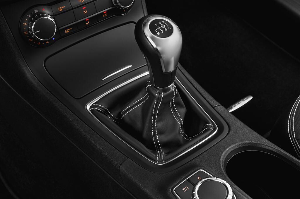 Mercedes B-Class (Baujahr 2013) Sport 5 Türen Schalthebel