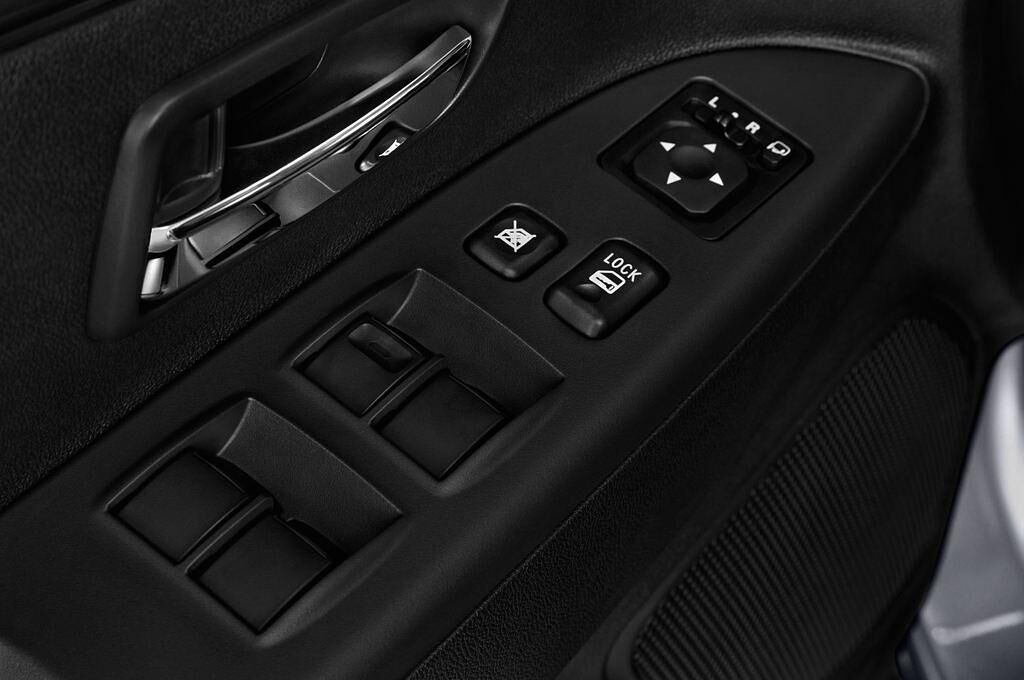 Citroen C4 Aircross (Baujahr 2016) Exclusive 5 Türen Bedienungselemente Tür