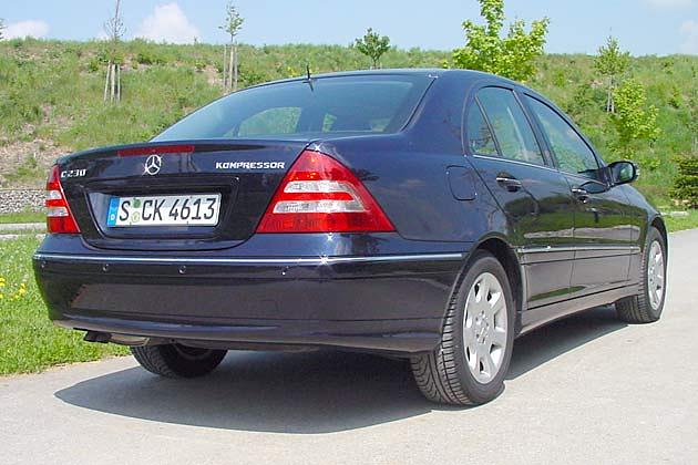 Lackierte Stoßfänger und die dünne Chromleiste gehören zur Ausstattung "Elegance"