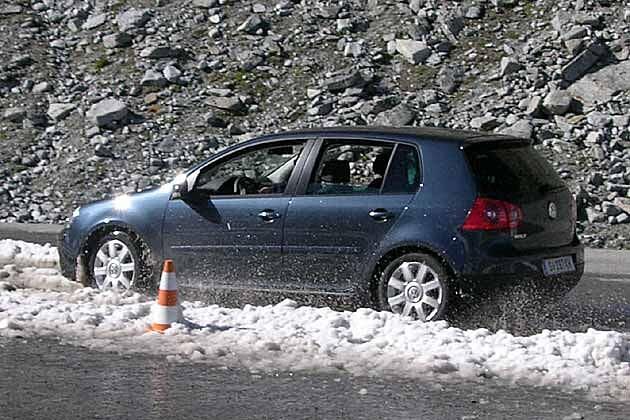 Dennoch: auch mit Allradantrieb sollte man nicht auf Winterreifen verzichten