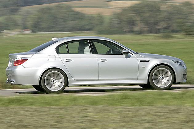 Bei 250 km/h wird abgeregelt, doch der M5 könnte gut 320 km/h fahren
