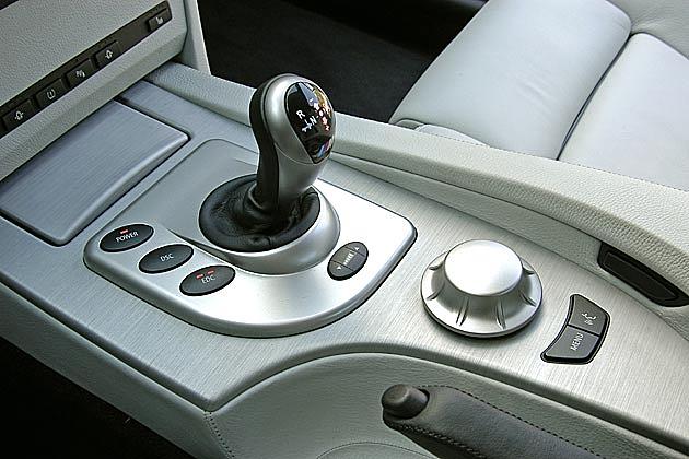 Schalthebel für das SMG-Getriebe in der Mittelkonsole