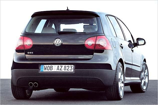 Unverkennbar GTI: Breitreifen, Doppelendrohr, GTI-Logo