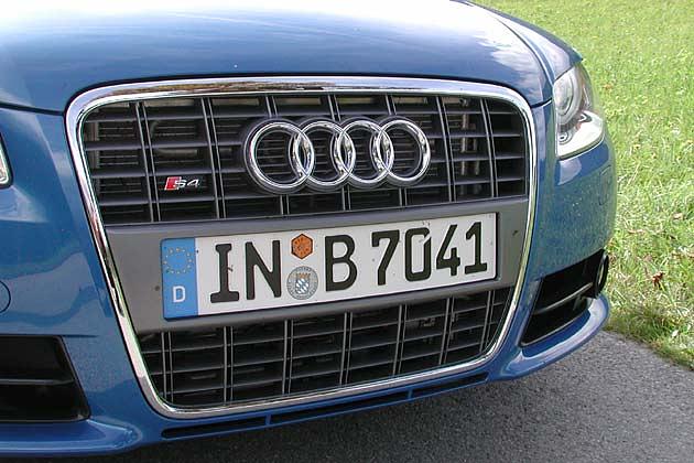 Der S4-Schriftzug ist recht dezent