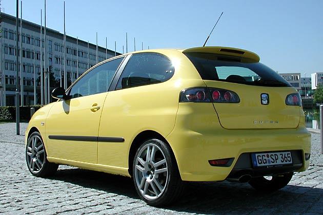 Der Dachspoiler gehört bei allen Ibiza zur Ausstattung, beim Cupra ist er aber größer