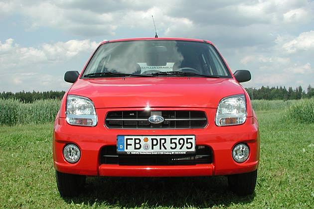 Die Nebelscheinwerfer in der Frontschürze sind bei allen Justy Serie