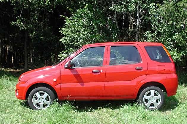 Mit 3,77 Metern ist der Justy etwa so lang wie ein Renault Clio  aber deutlich höher