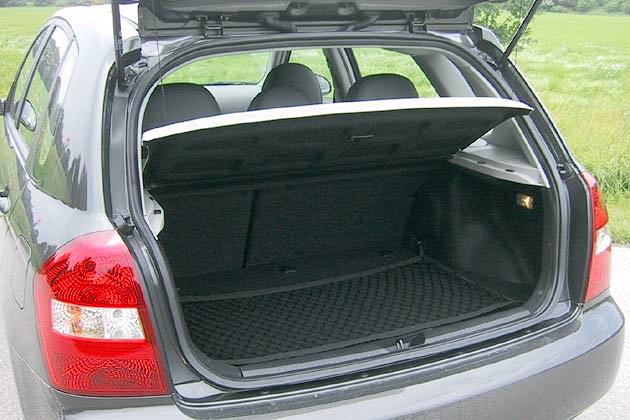 Der Kofferraum fasst in der Normalkonfiguration 228 Liter