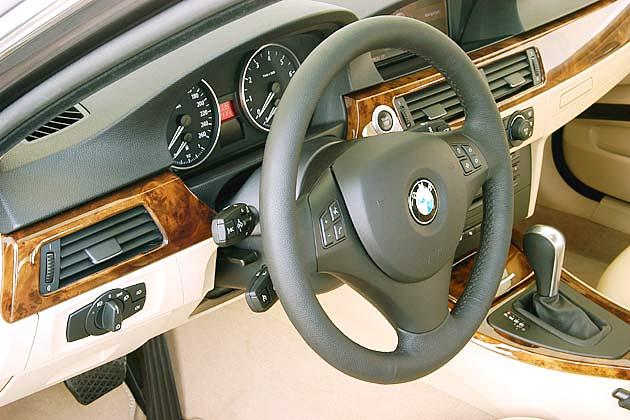 Weniger fahrerzentriert und dennoch sportlich: Arbeitsplatz des neuen BMW 3er