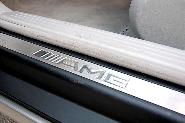 AMG-Schriftzüge in den Einstiegsleisten