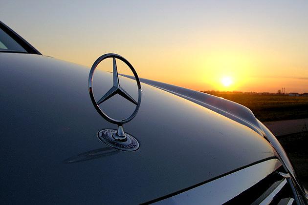 Ein echter Mercedes braucht auch einen Stern auf der Kühlerhaube
