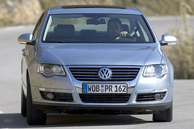 Ein wenig erinnert das neue Passat-Gesicht an den Phaeton