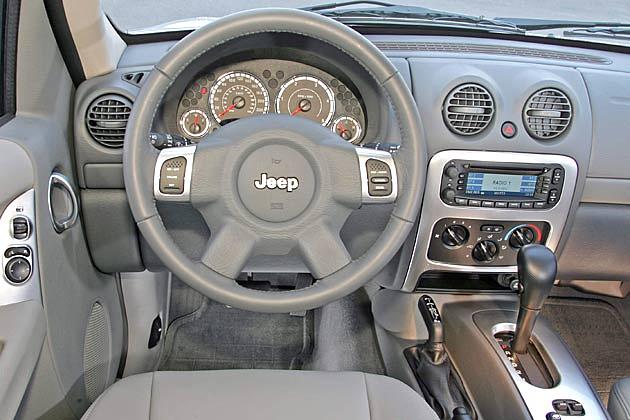 Klar gezeichnet, freundliche Farbgebung: Neues Cherokee-Cockpit