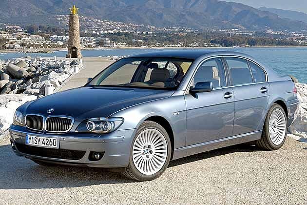 Testwagen mit 19-Zoll-Alurädern im "Speichenstyling"