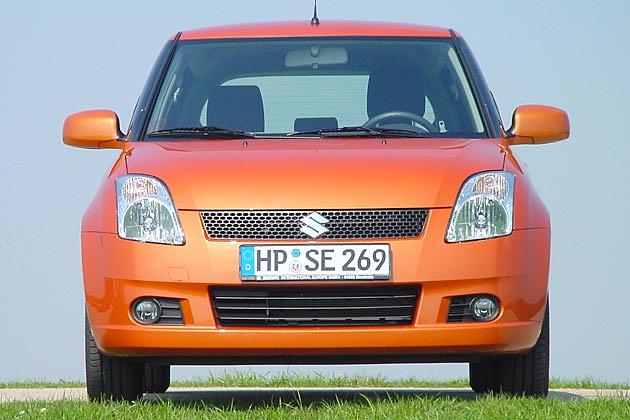 Der Grill mit seinem Maschengitter wirkt sportlich