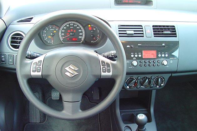 Cockpit: Beileibe kein Billig-Design  zumindest in der von uns getesteten Comfort-Plus-Version