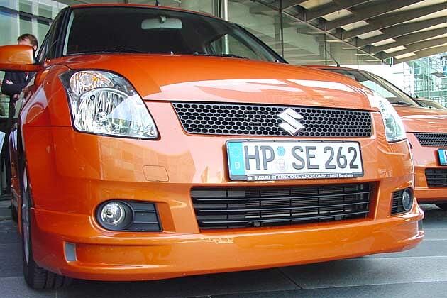 Frontschürze der normalen Version und der Variante mit Evo-Bodykit