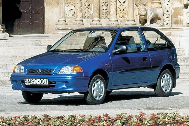 Der alte Suzuki Swift wurde bis 2001 gebaut. Er sieht im Vergleich ziemlich alt aus