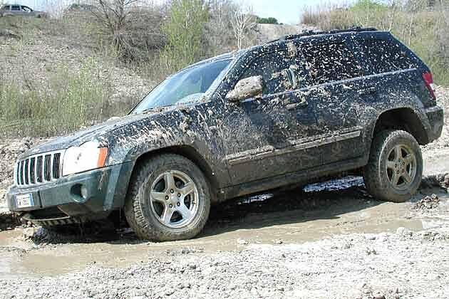 Im Schlamm fühlt sich der Grand Cherokee richtig wohl