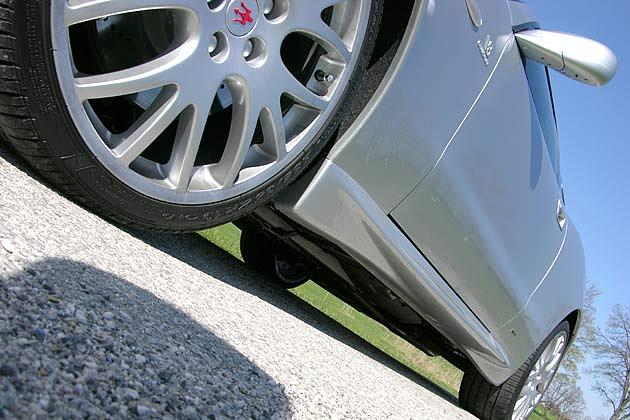Kauert kraftvoll auf dem Asphalt: Maserati Gransport