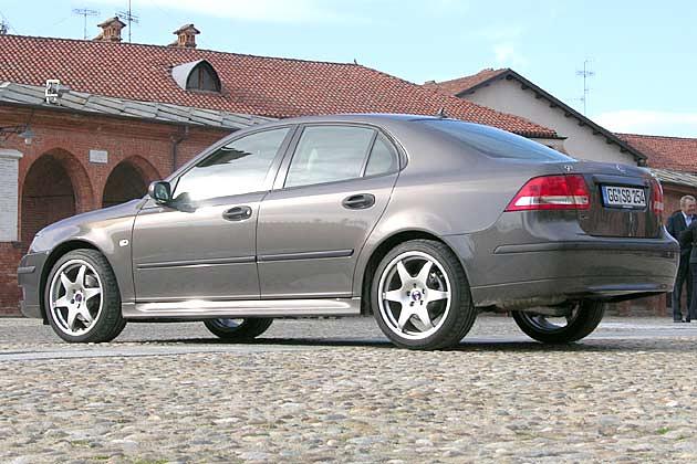 Derzeit gibt es den 9-3 nur als Limousine und Cabriolet. Der Kombi kommt 2005 auf den Markt