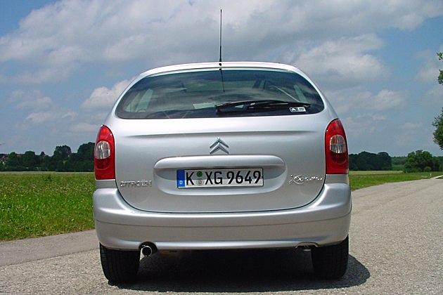 Alles fließt: Die Konturen der Heckklappe sind rundlich, wie vieles an diesem Minivan