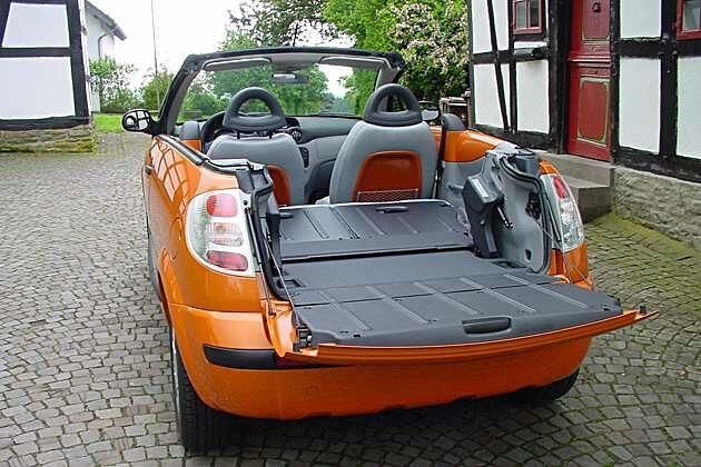 Und jetzt noch die Waschmaschine aufladen: Das kann man mit einem Roadster garantiert nicht machen