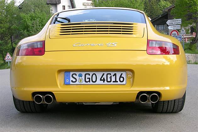 Die S-Version rollt auf 305er-Reifen hinten