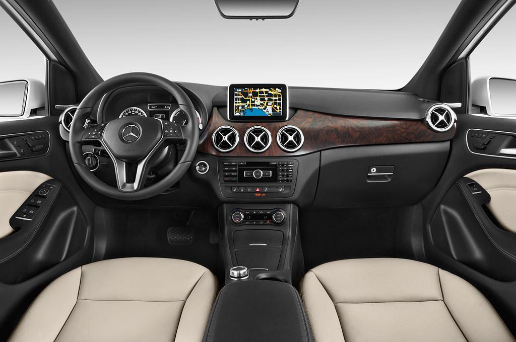 Mercedes B-Class (Baujahr 2015) Electric Drive 5 Türen Cockpit und Innenraum
