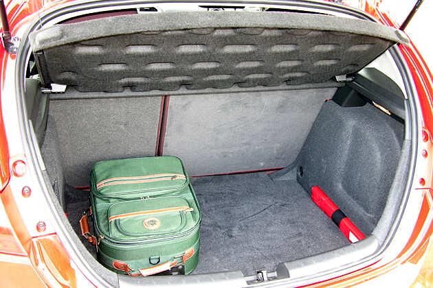 Der Kofferraum fasst im Normalzustand 341 Liter