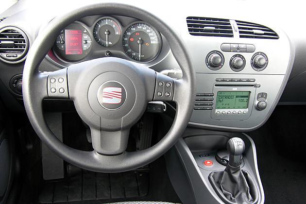 Etwas unscheinbarer sieht das Interieur in der Reference-Version aus