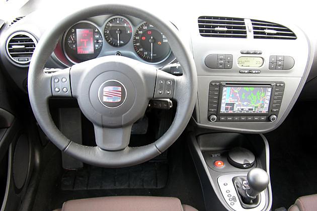 Innenraum der Stylance-Version mit DSG-Getriebe und Navigationssystem